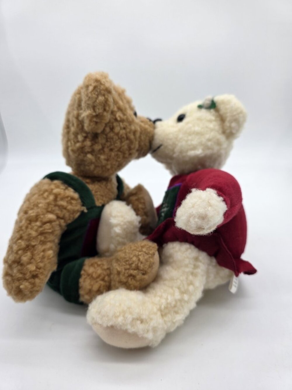 Hallmark Kiss Kiss Mistletoe Magnetic Kissing Teddy Bear Pair Christmas Plush - Picture 2 of 15